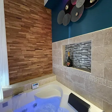 D'amour Et Detente Jacuzzi, Sauna Et Massage *